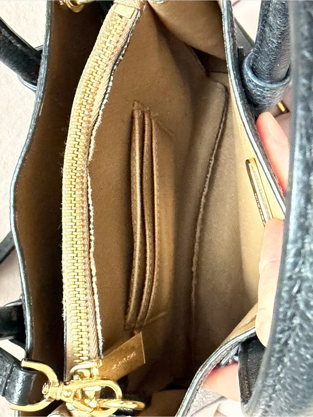 MICHAEL KORS⭐️🖤 Mercer Black Leather Crossbody